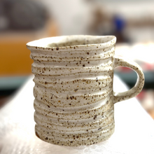   Load image into Gallery viewer, Ring Mug Spotty White