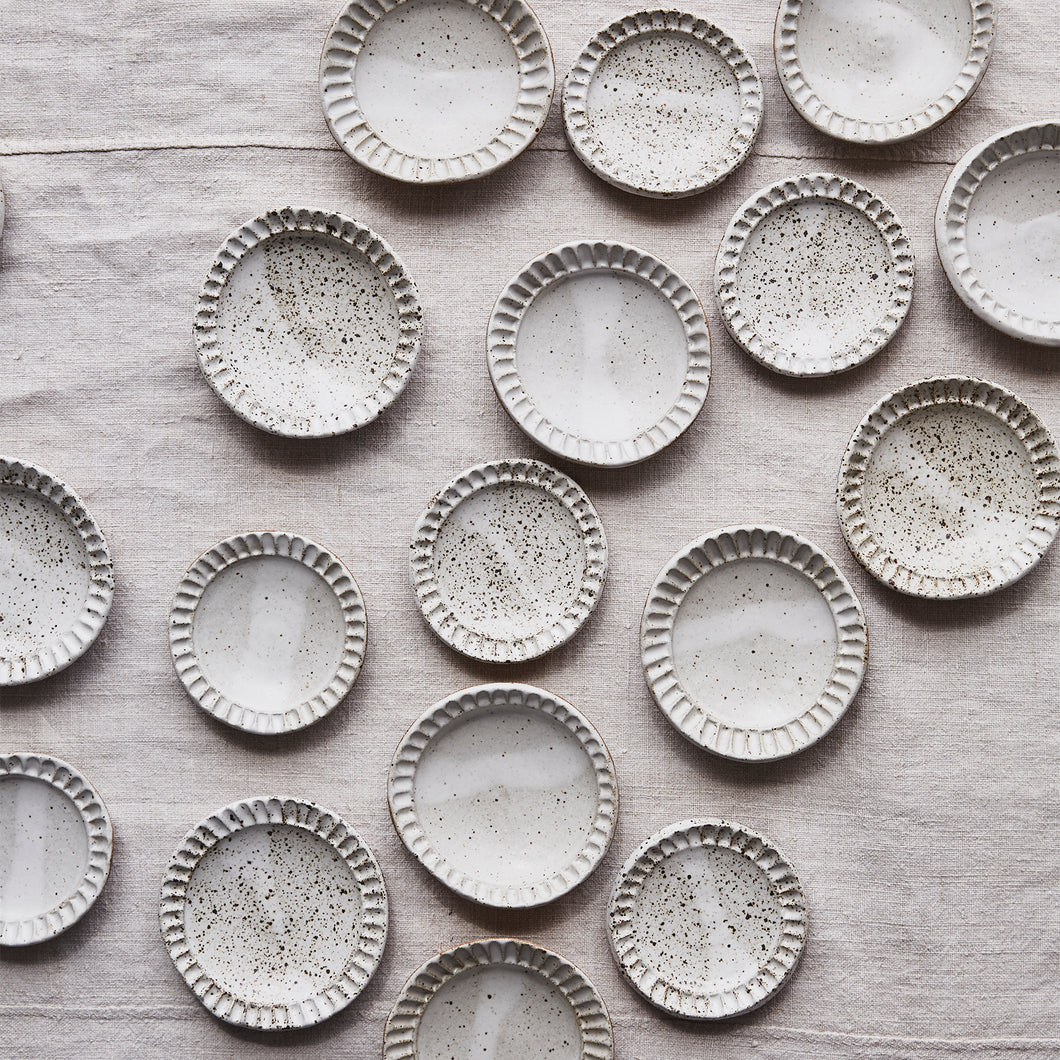 Mini Fluted Plate (Creamy Speckled White)